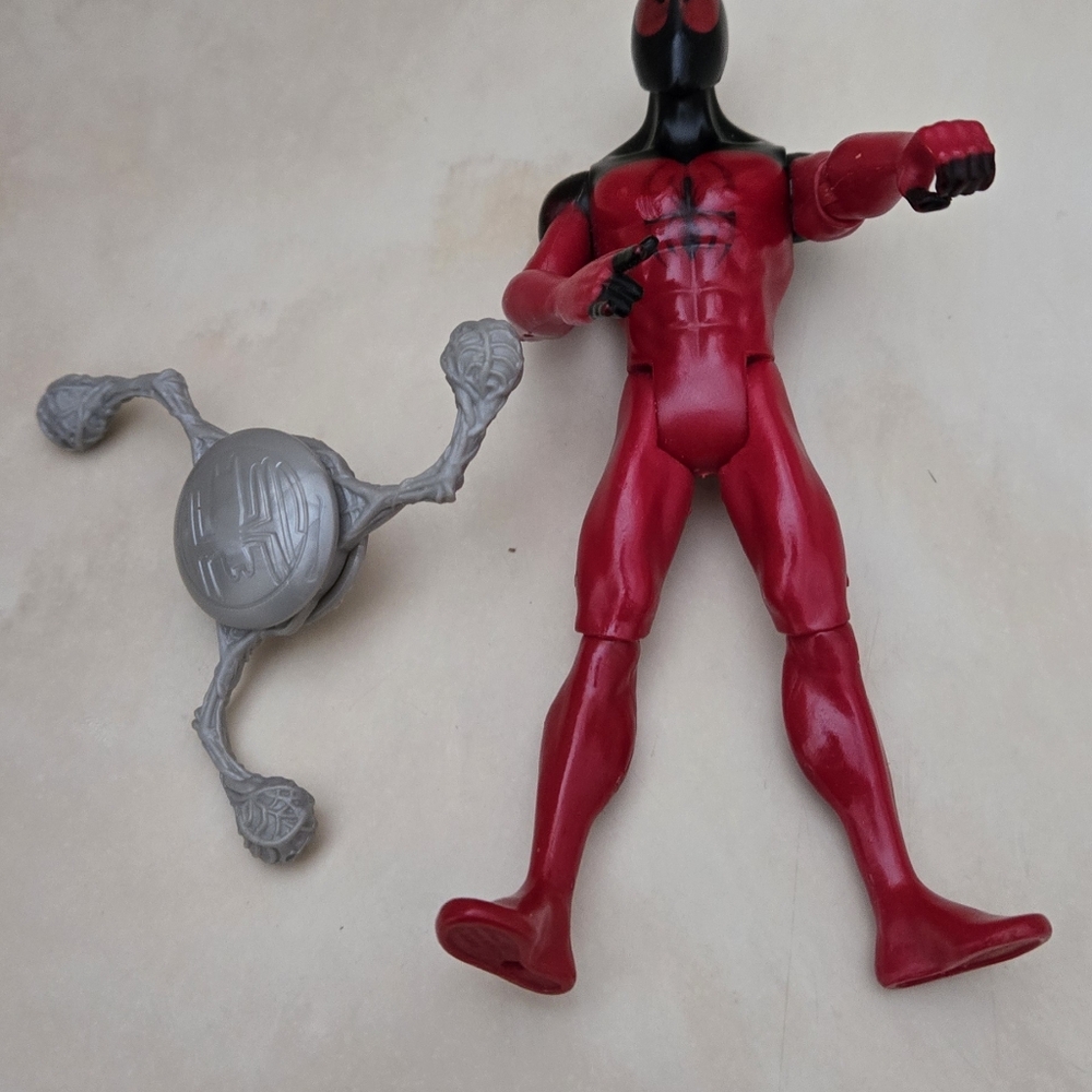 Ultimate Scarlet Spider Man 5.5" Action Figure W/Spinning Spider Nets 2016